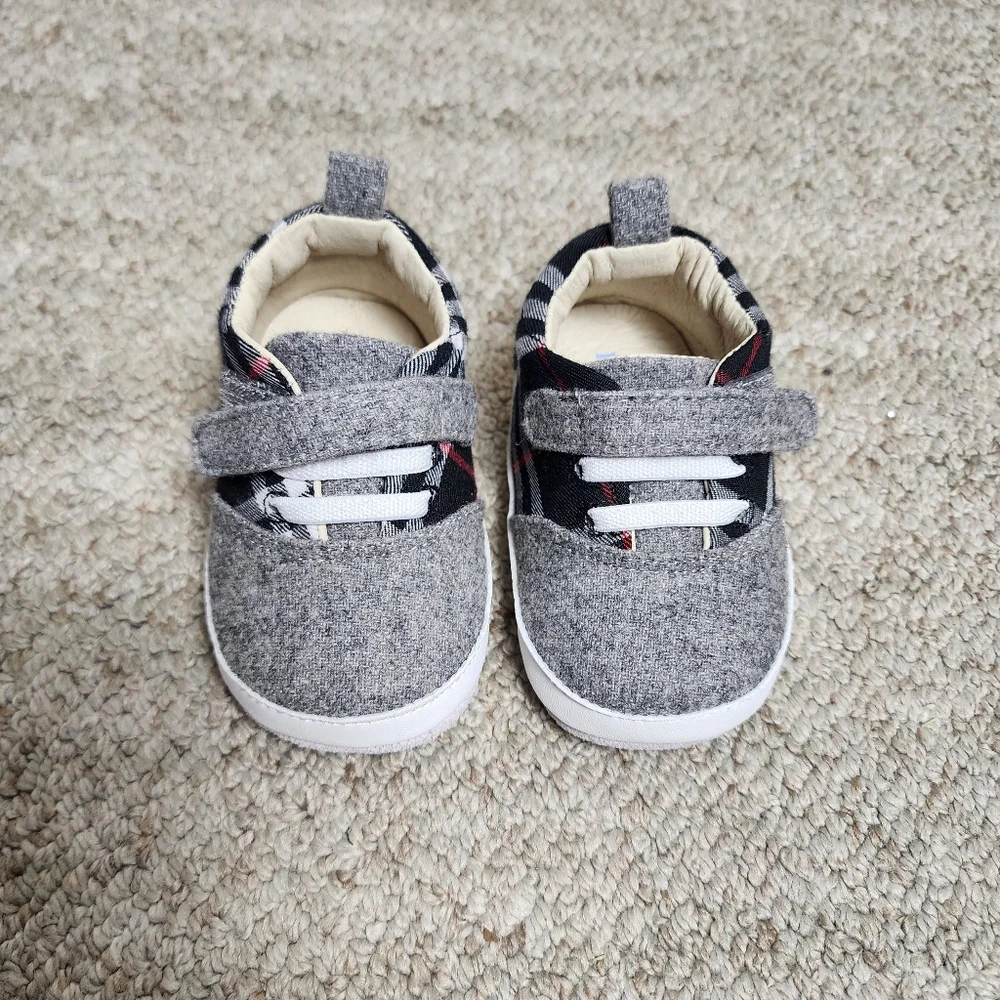 Robeez First Kicks Plaid Baby Shoes 6-9 Months
